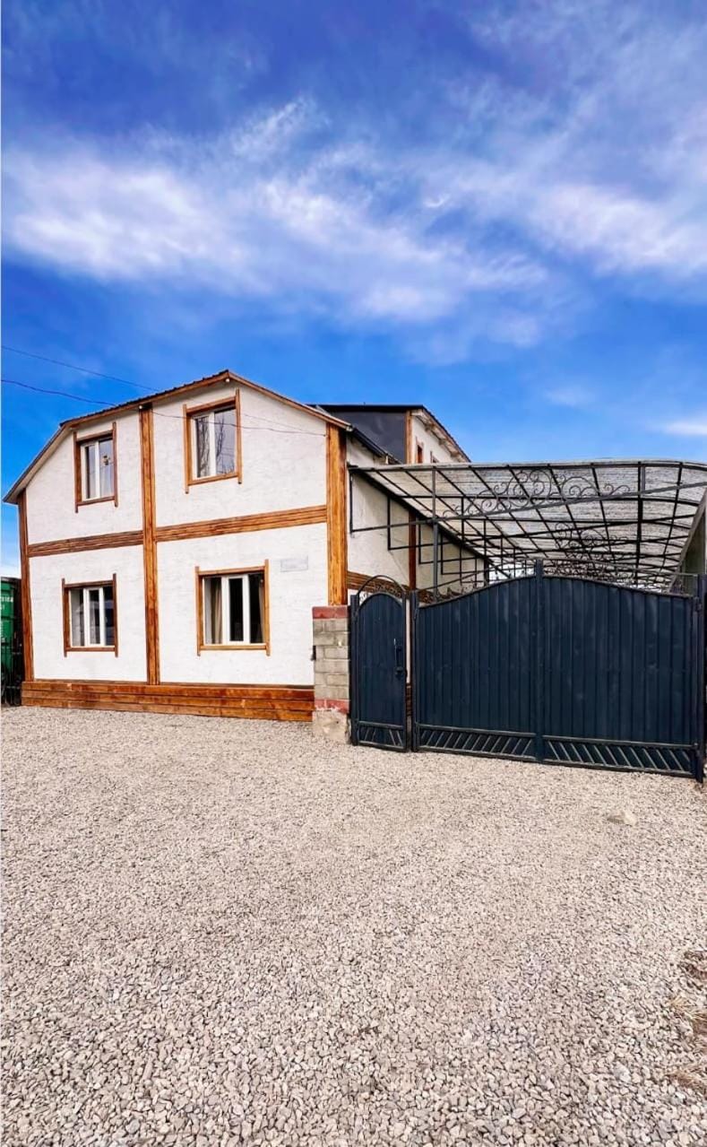 Property building, Facade/entrance, Day