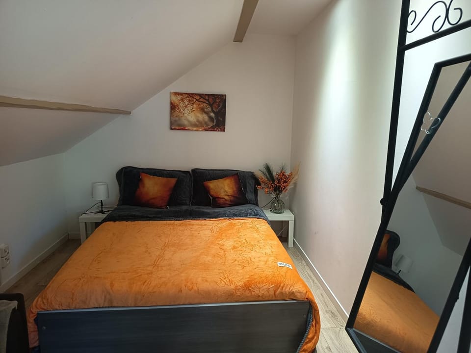 Bed, Bedroom