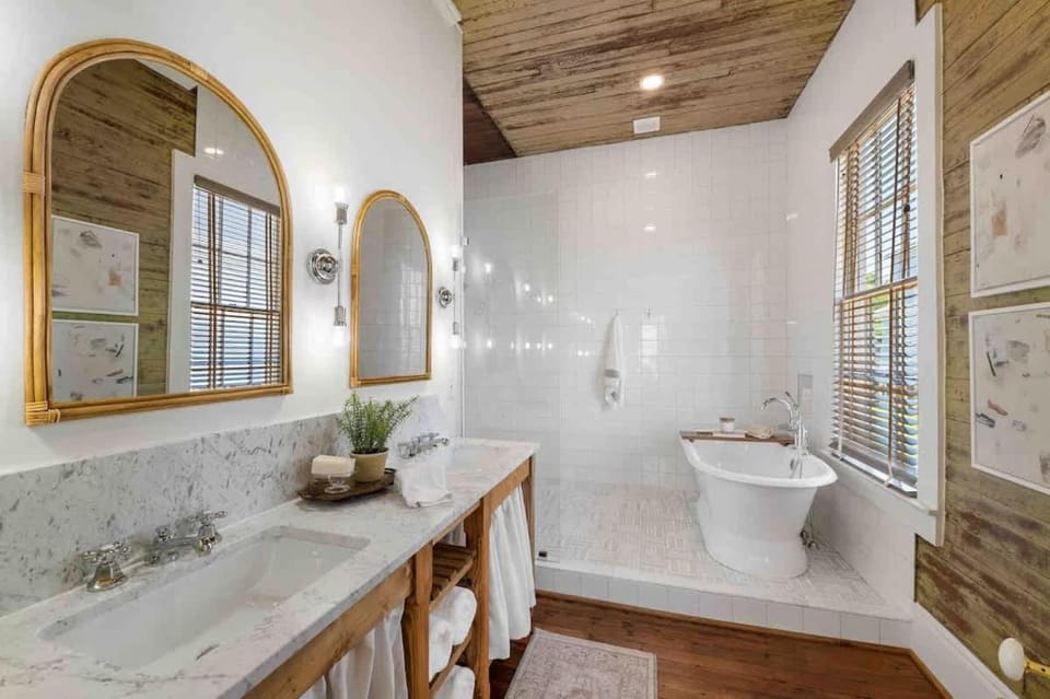 Rustic Luxury - As Seen on "Restoring Galveston" TV Show House in Galveston Island