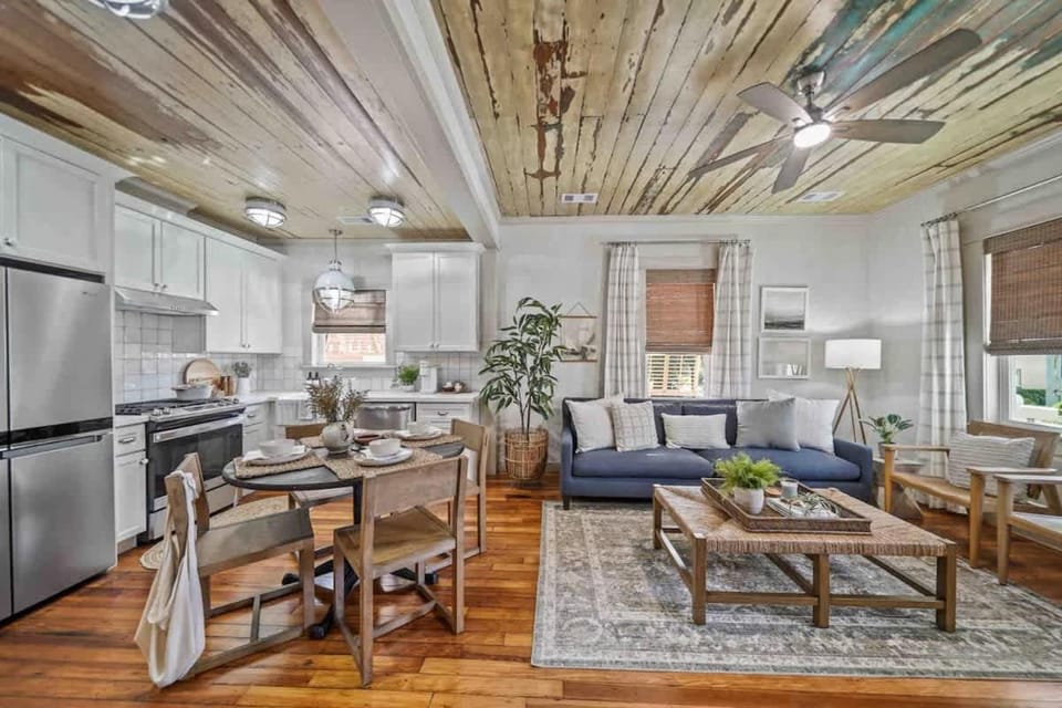 Surf Shack - As Seen on "Restoring Galveston" TV Show House in Galveston Island