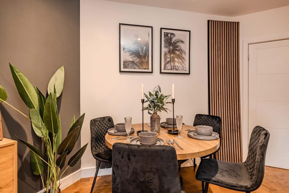 Morden 2 Bedroom Apartment at Central Brighton Apartment in Brighton