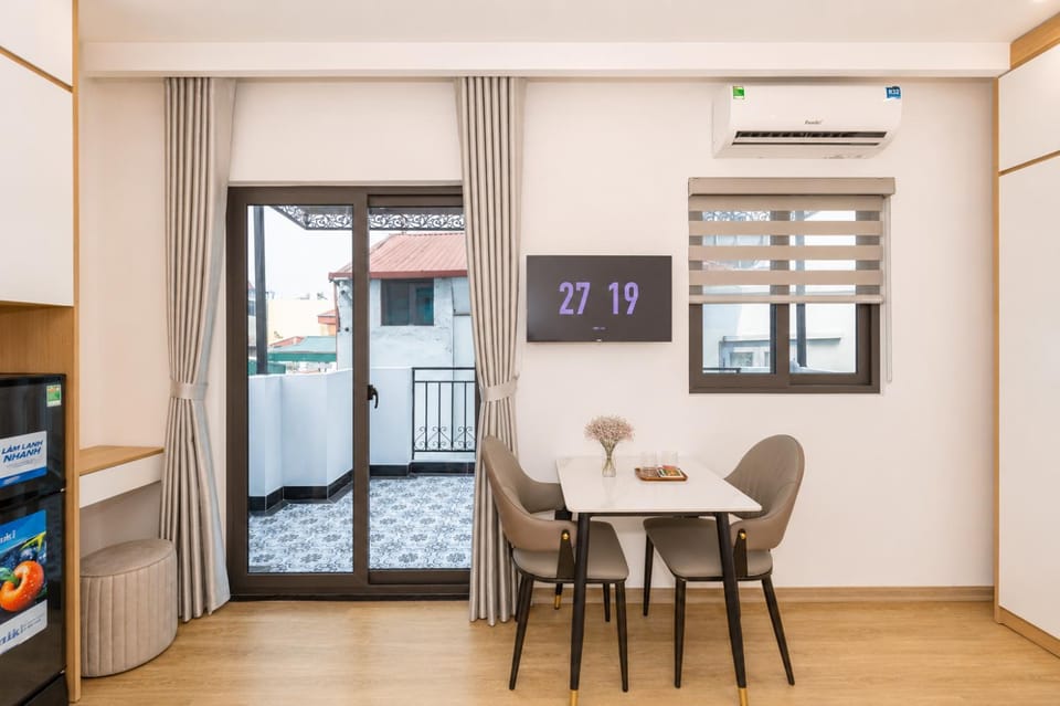 TV and multimedia, Kitchen or kitchenette, Living room, Seating area, Dining area, minibar, air conditioner