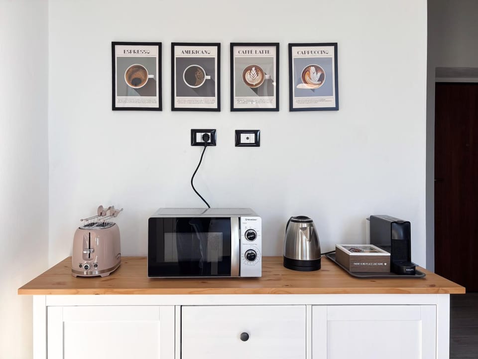 Coffee/tea facilities, toaster