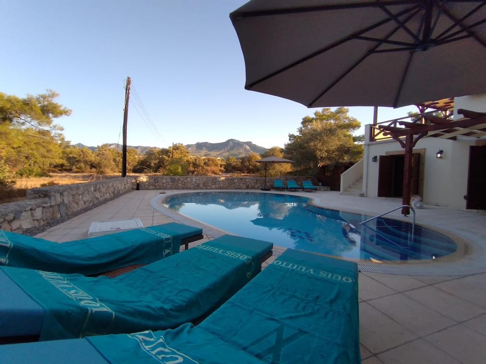 Balcony/Terrace, Swimming pool, sunbed