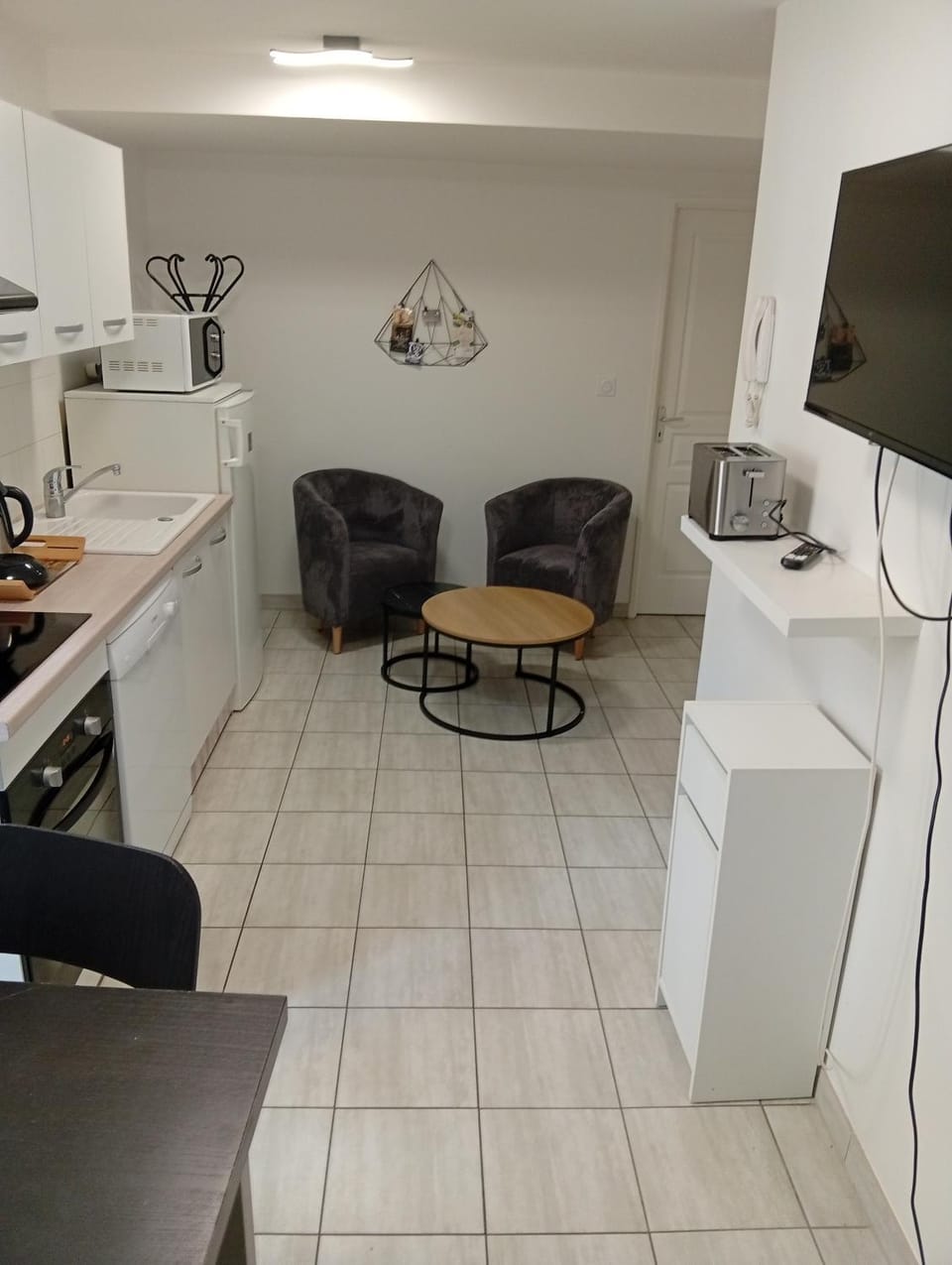 TV and multimedia, Seating area, dishwasher, oven, toaster