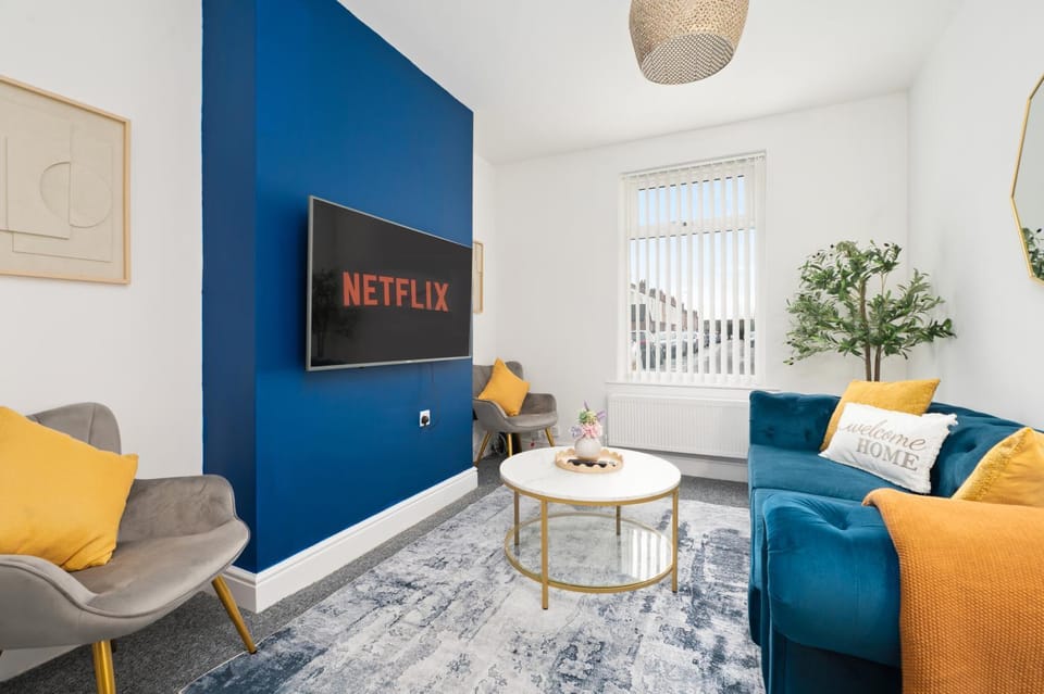 Modern Spacious Home - Garden - Parking - Sleeps 6 House in Grimsby