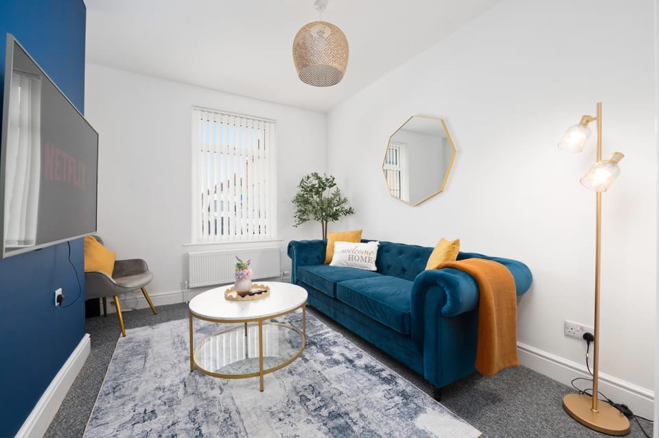 Modern Spacious Home - Garden - Parking - Sleeps 6 House in Grimsby