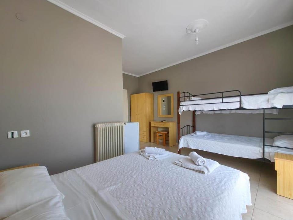 Bed, Photo of the whole room, Bedroom, bunk bed, internet, towels, wardrobe