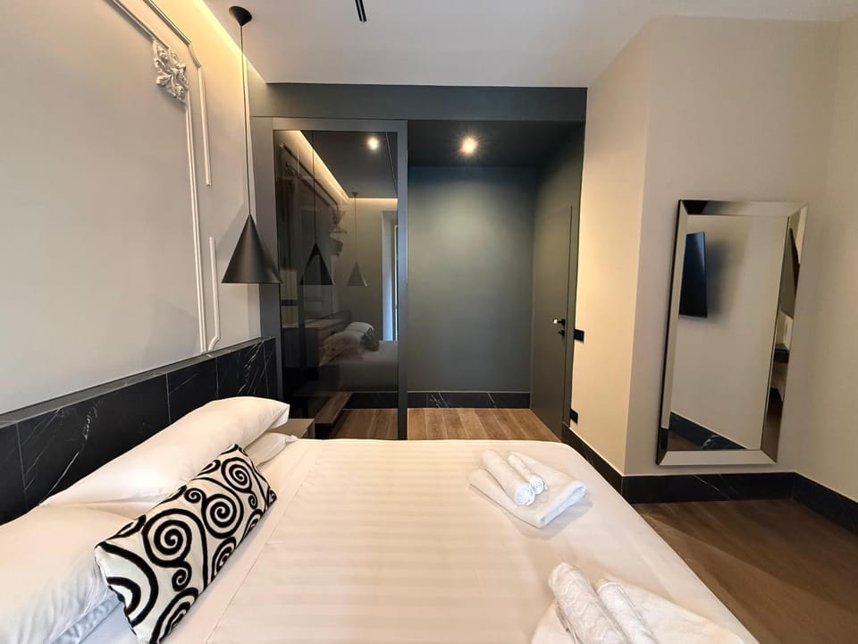 Bed, TV and multimedia, Photo of the whole room, Bedroom, wardrobe, air conditioner