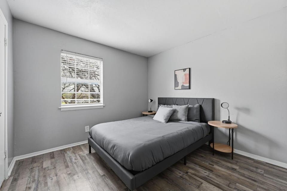 Nice and cozy 2BR townhome with full kitchen Apartment in Arlington