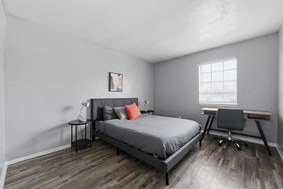 Nice and cozy 2BR townhome with full kitchen Apartment in Arlington