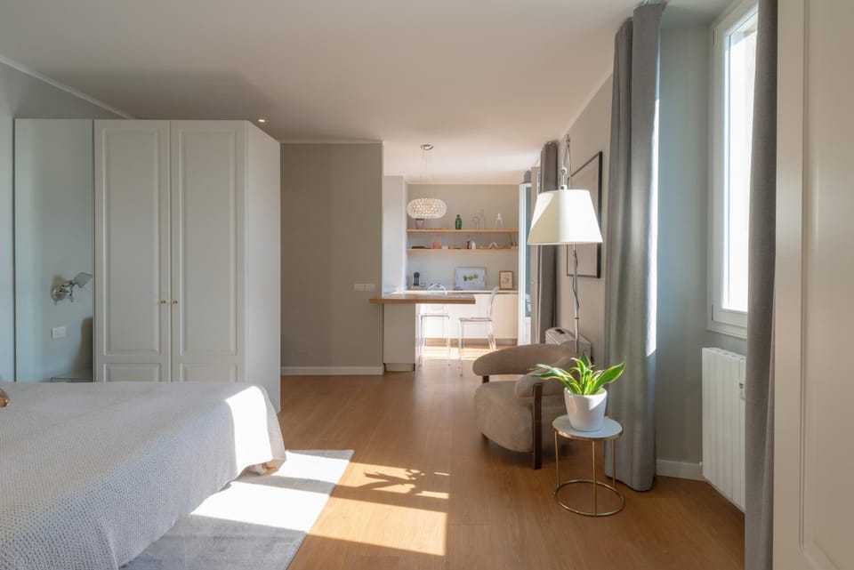 Bed, Seating area, wardrobe