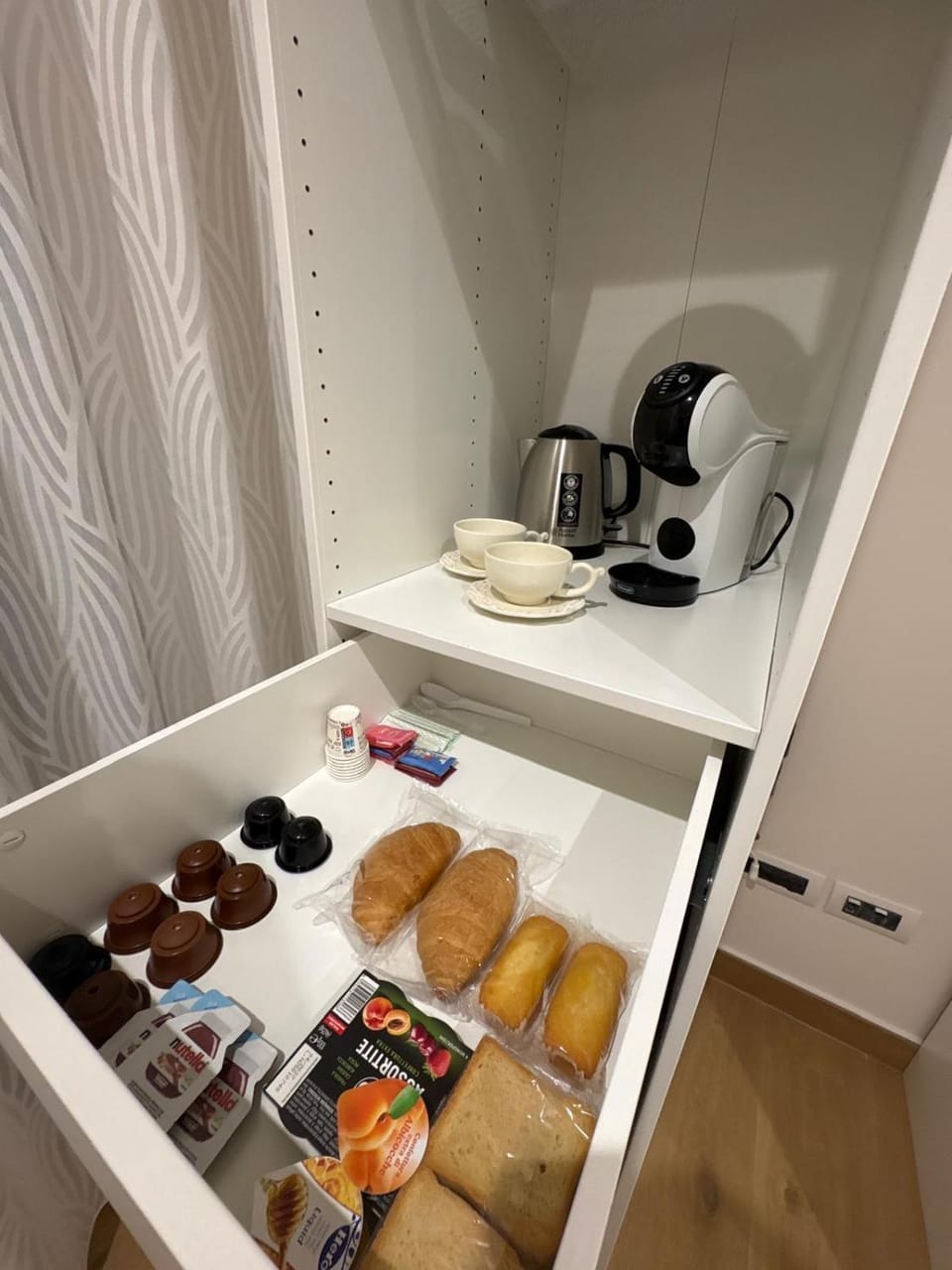 Coffee/tea facilities, Kitchen or kitchenette, Food and drinks