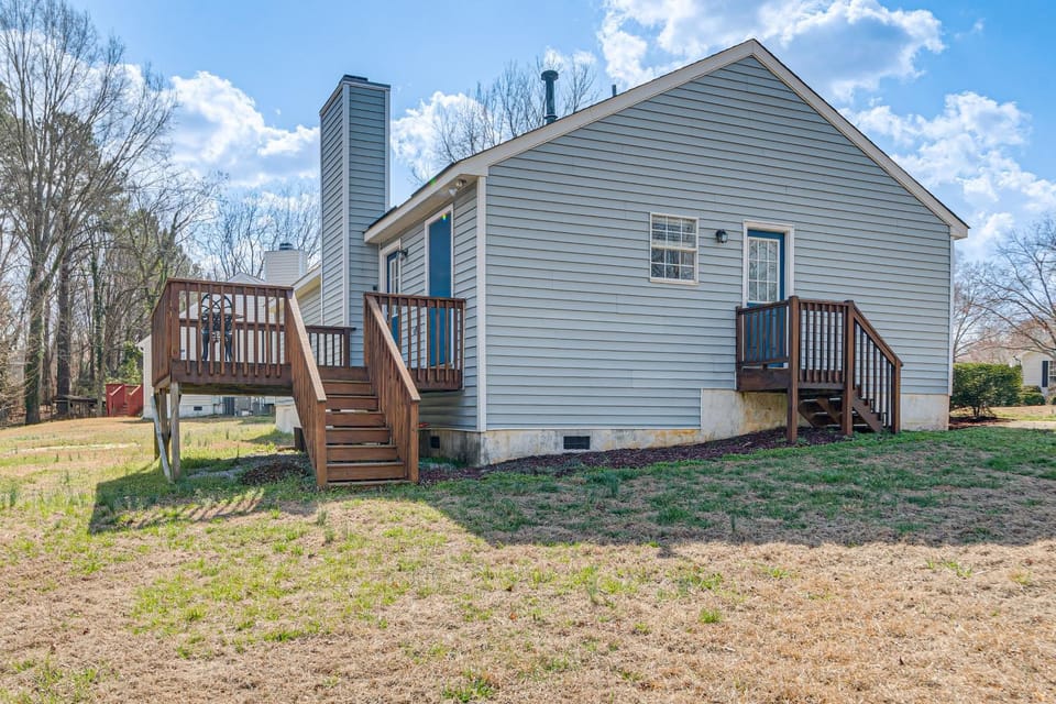 Stroll to Town: Quiet Holly Springs Home w/ Yard! House in Fuquay-Varina