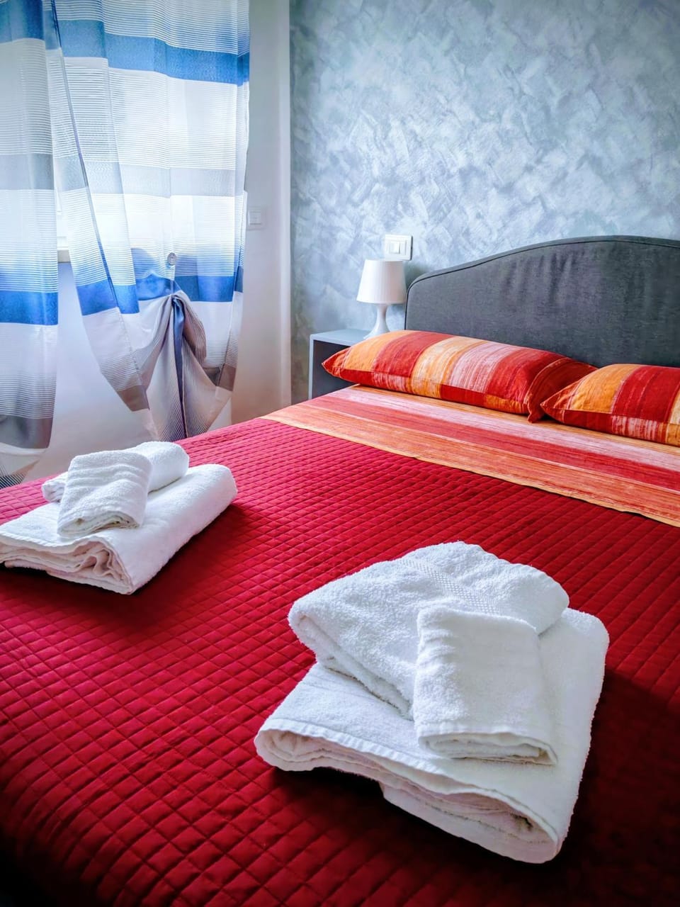 Bed, Photo of the whole room, Bedroom, towels