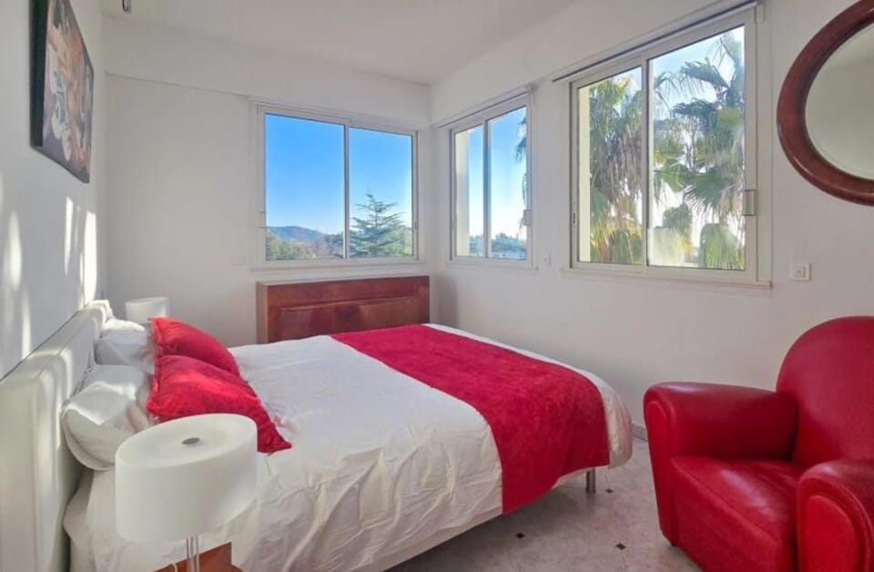 Enjoy 5Bdr villa pool and BBQ Vacation rental in Saint-Raphael