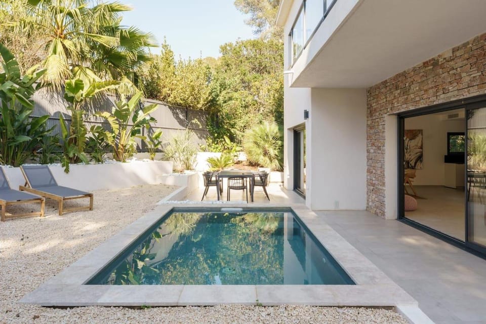 Enjoy 5Bdr villa pool and BBQ Vacation rental in Saint-Raphael