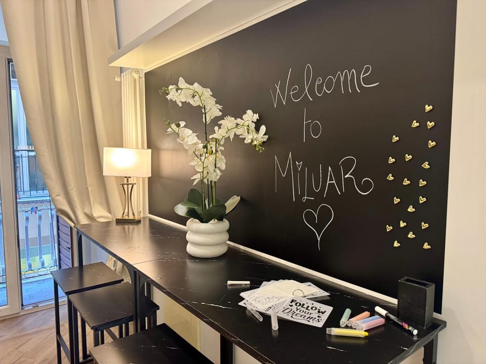 Dining area, Text overlay