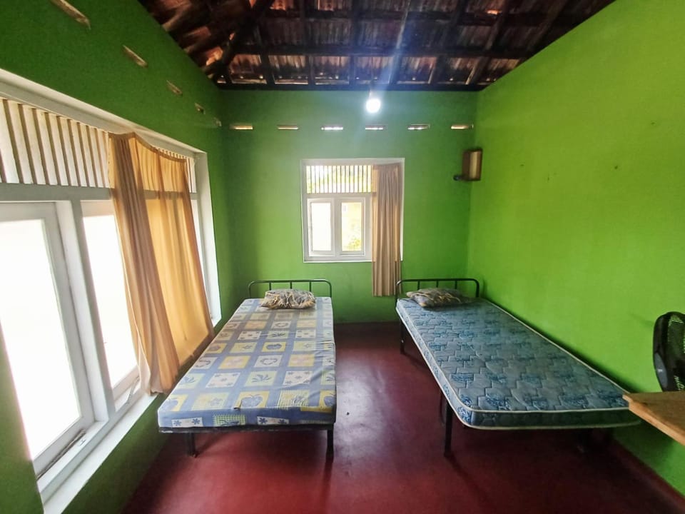 Airport Ceylon Resort Bed and Breakfast in Negombo