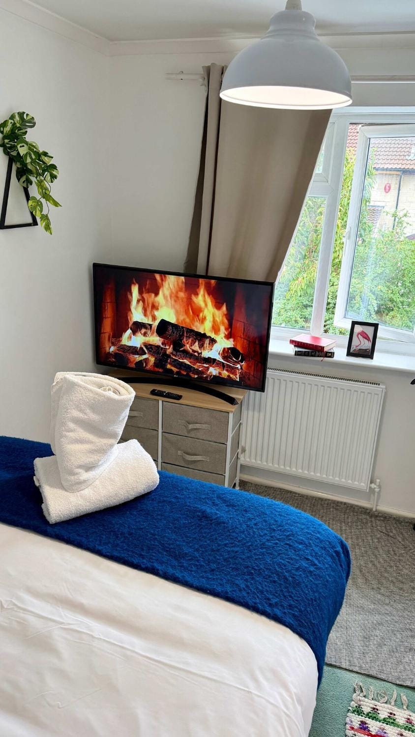 The Drumund - In-Between Bath & Bristol - Sleeps 9 House in Bristol