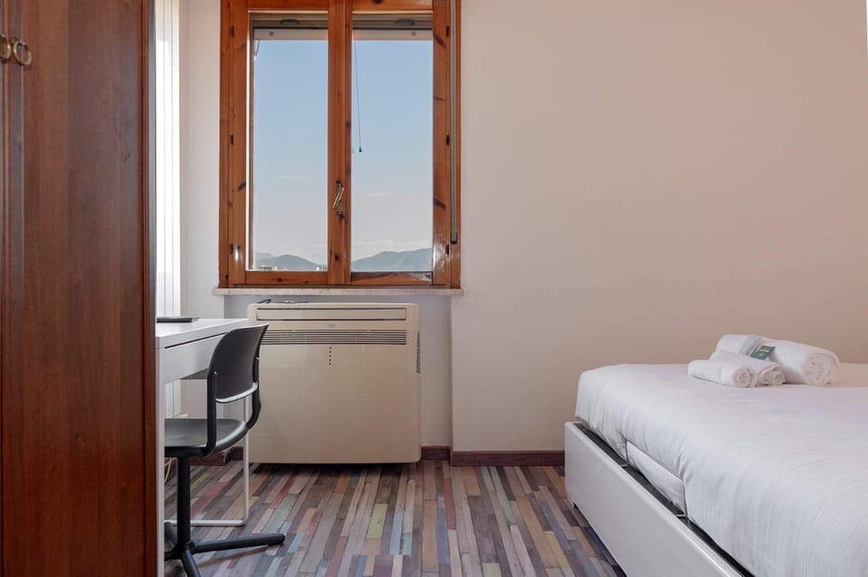 Bed, Bedroom, towels, air conditioner