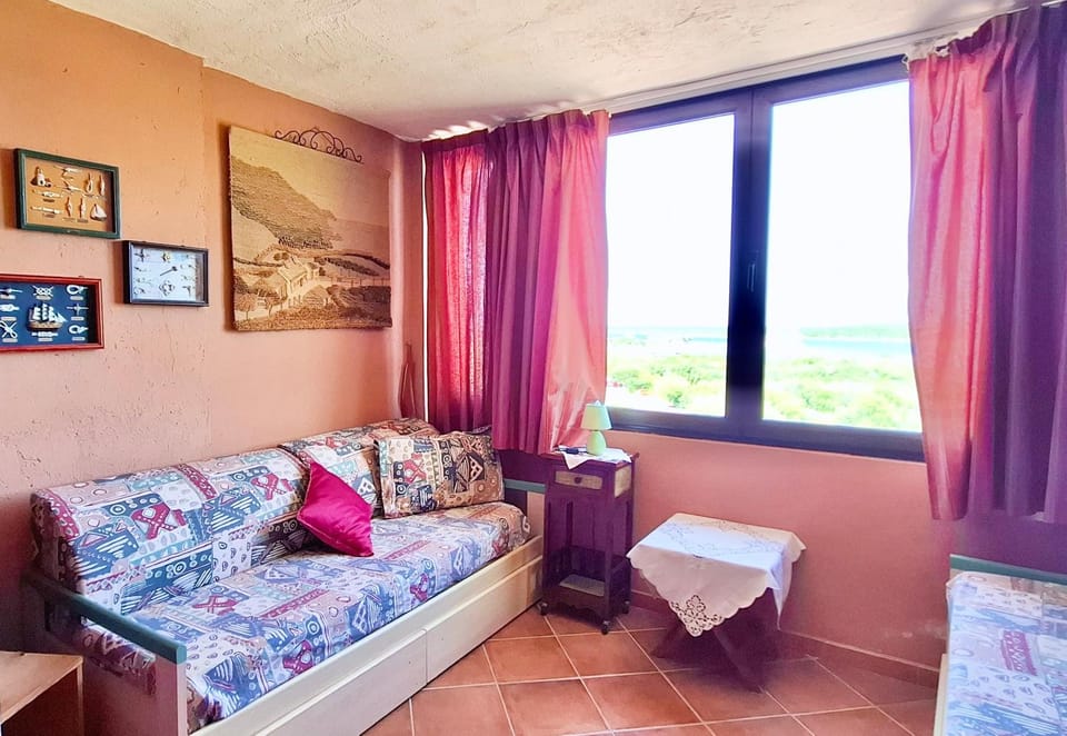 Bed, Living room