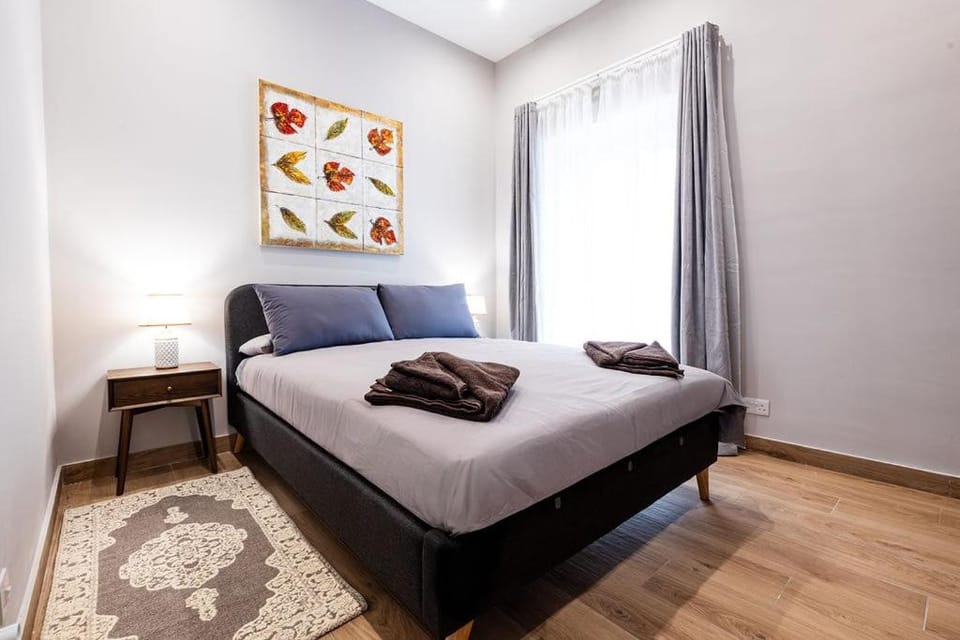 V86 - Stunning Sea View 2BR in Historic Senglea Apartment in Malta