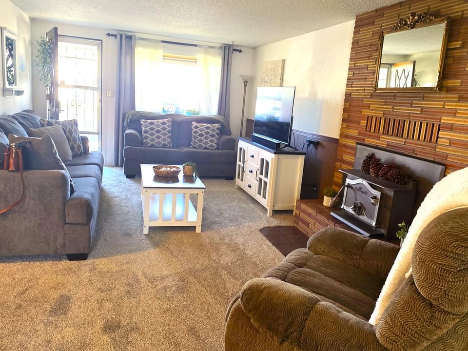 Communal lounge/ TV room, Evening entertainment