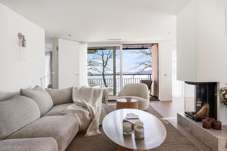 Scandinavian luxury villa with panoramic lake views Villa in Stockholm