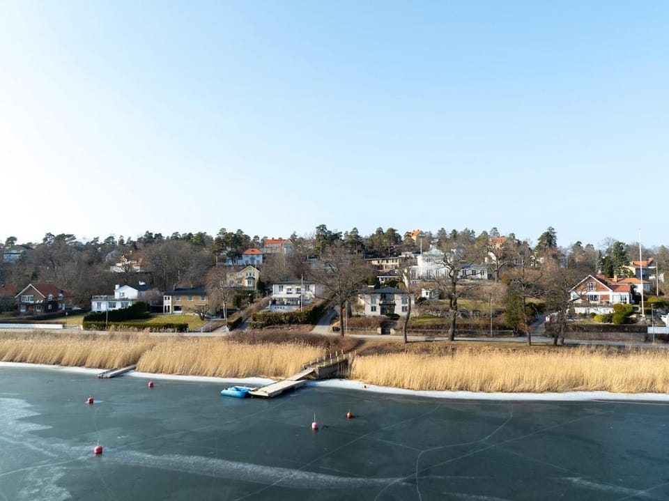 Scandinavian luxury villa with panoramic lake views Villa in Stockholm