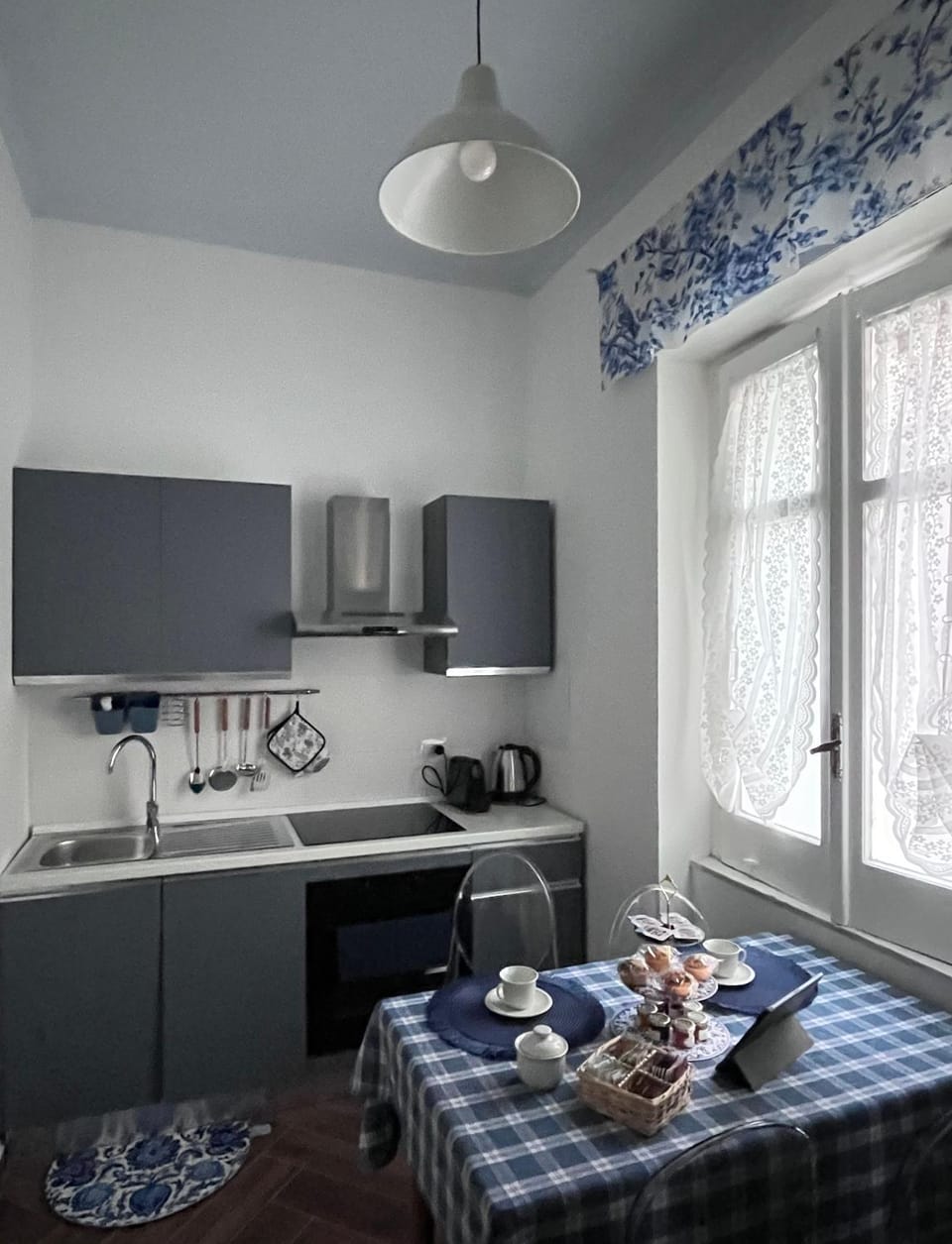 Kitchen or kitchenette, Dining area, pet friendly, stove