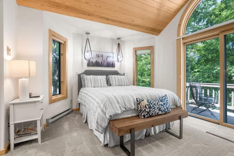 Private Mountain Getaway Wintergreen Resort House in Nelson County