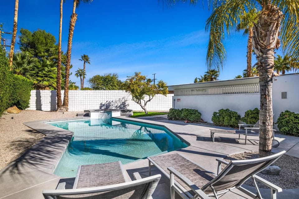 Palm Springs Midcentury Alexander House in Palm Springs