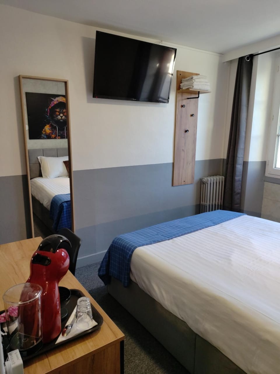 Bed, TV and multimedia, Photo of the whole room, Bedroom, hair dresser