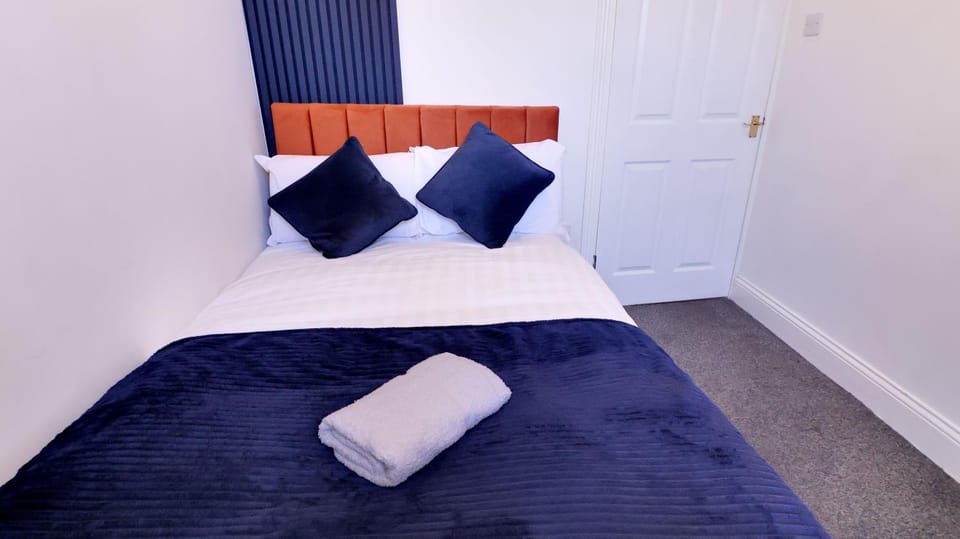 Bed, Photo of the whole room, Bedroom, heating, internet, towels