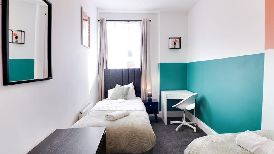 Bed, Bedroom, heating, internet, towels