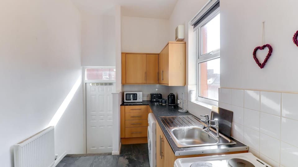 Kitchen or kitchenette, heating, internet, oven, stove, kitchen