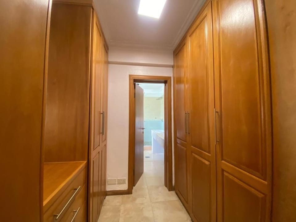 Luxury 3BR aparthotel with pool, gym and balcony opposite ikoyi club Apartment hotel in Lagos