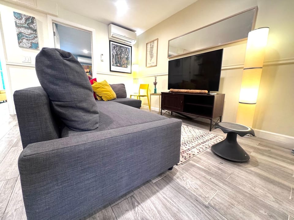 Communal lounge/ TV room, TV and multimedia, Living room, Seating area, Evening entertainment