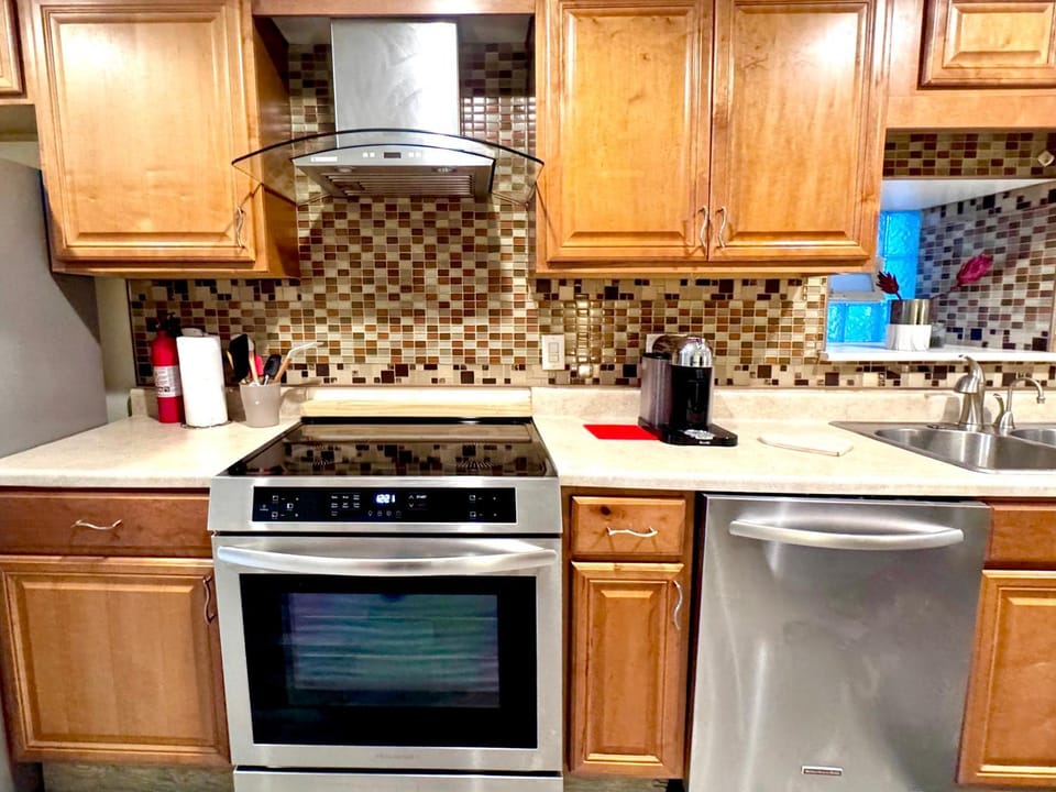 Kitchen or kitchenette, kitchen