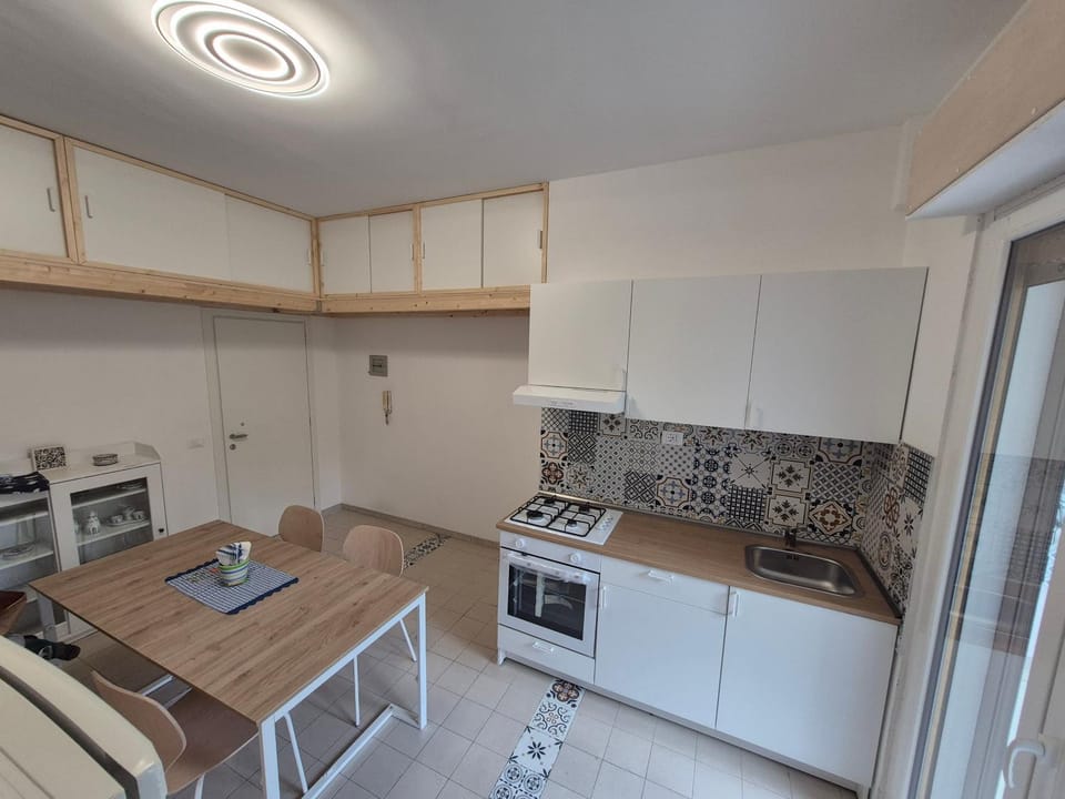 Kitchen or kitchenette, Living room