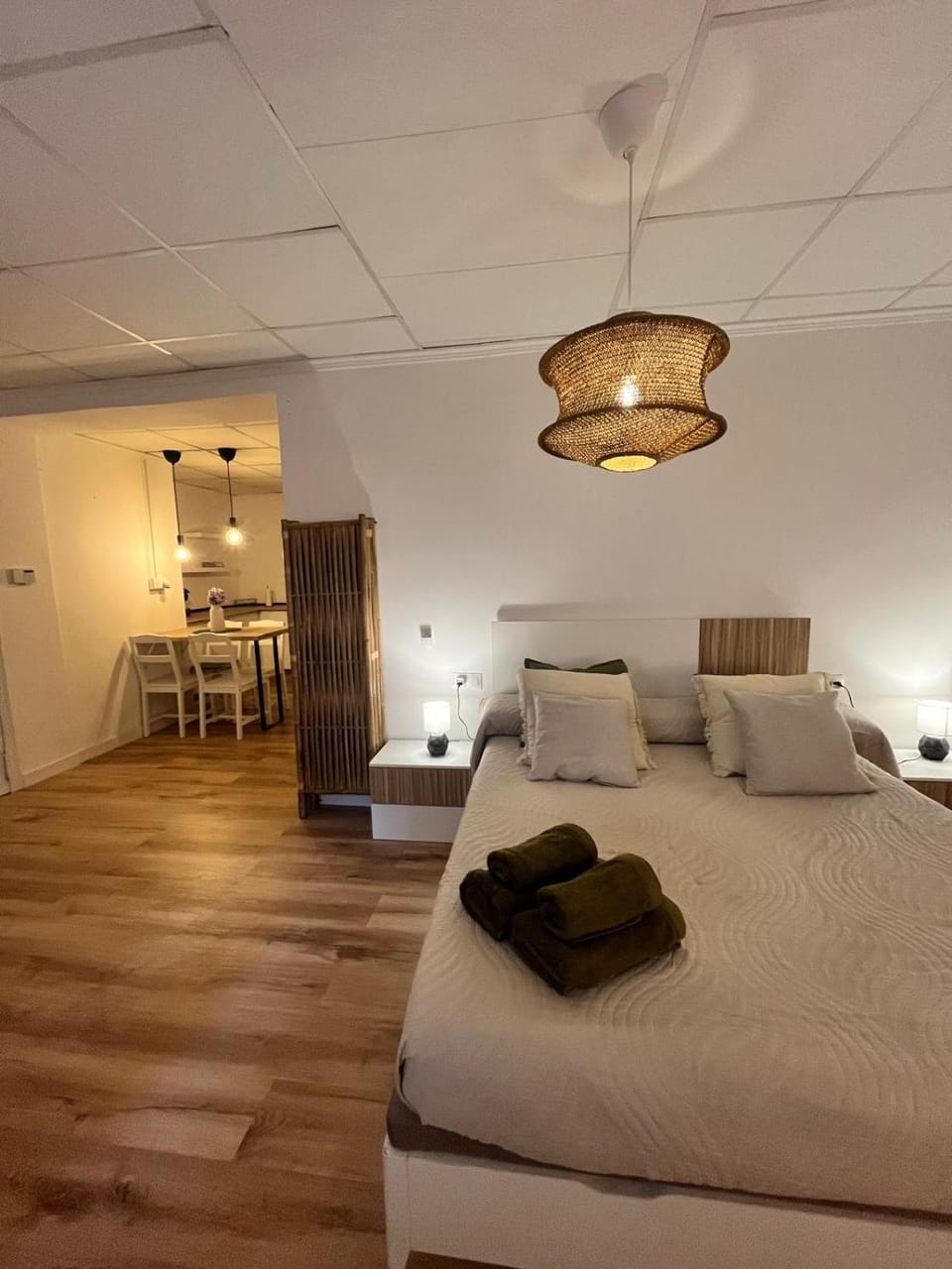 Bed, Photo of the whole room, Bedroom, towels