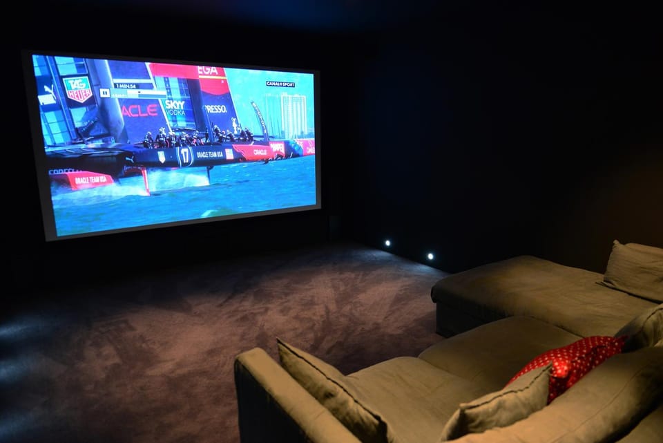 Communal lounge/ TV room, TV and multimedia