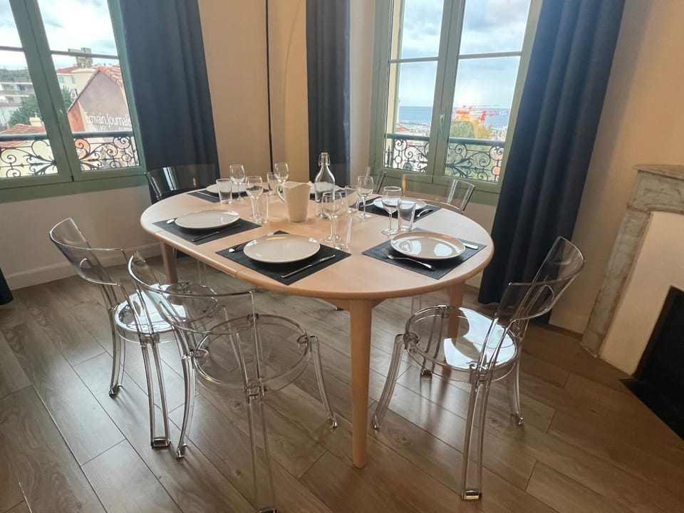 Seating area, Dining area, Sea view