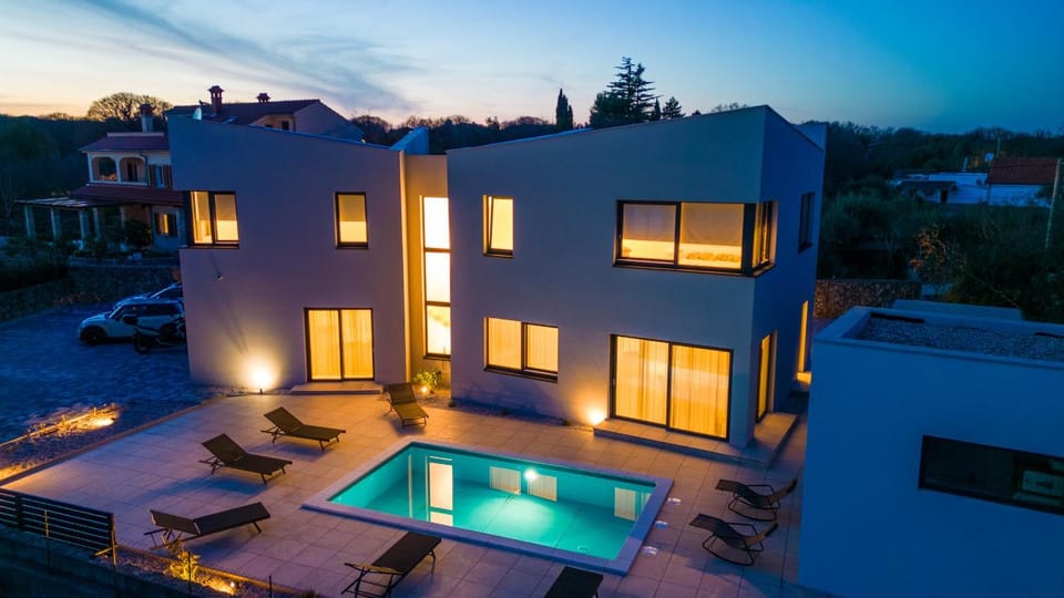 Property building, Swimming pool