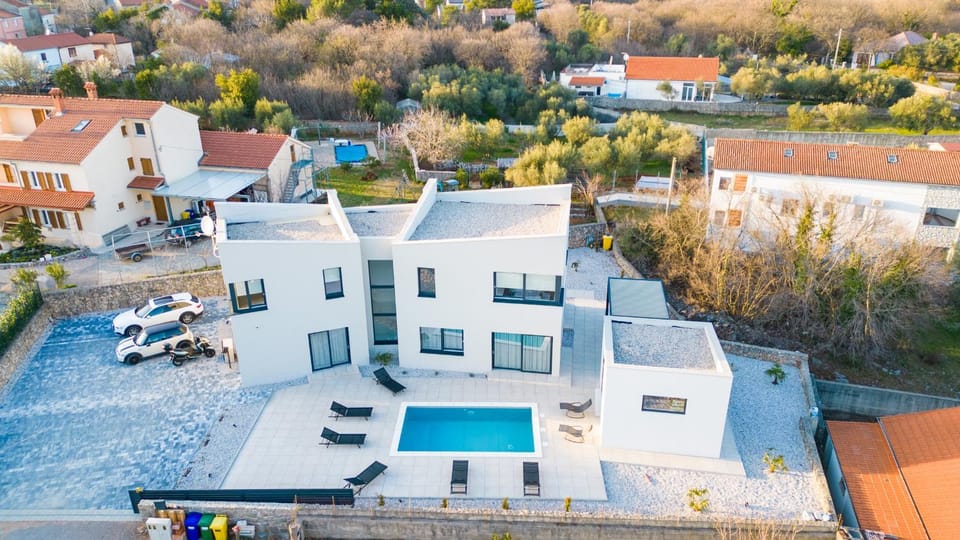 Property building, Bird's eye view, Balcony/Terrace