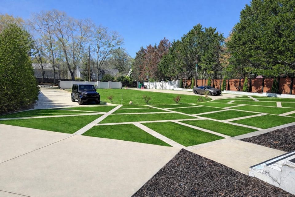 Spring, Day, Neighbourhood, Natural landscape, Garden, Garden view, Location, Parking