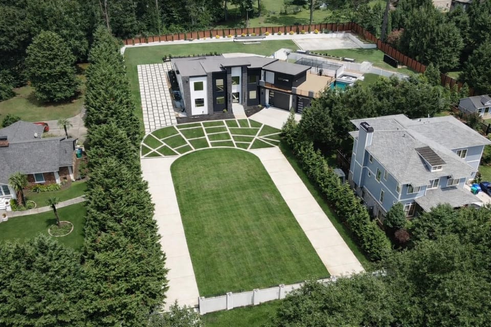 Property building, Natural landscape, Bird's eye view, Garden, Garden view