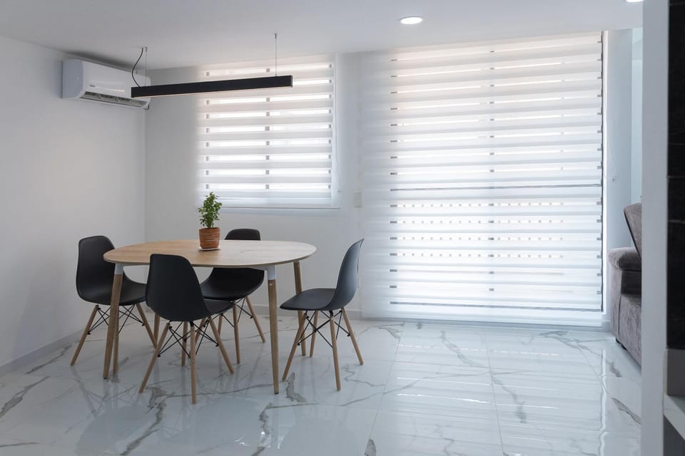 Seating area, Dining area, air conditioner