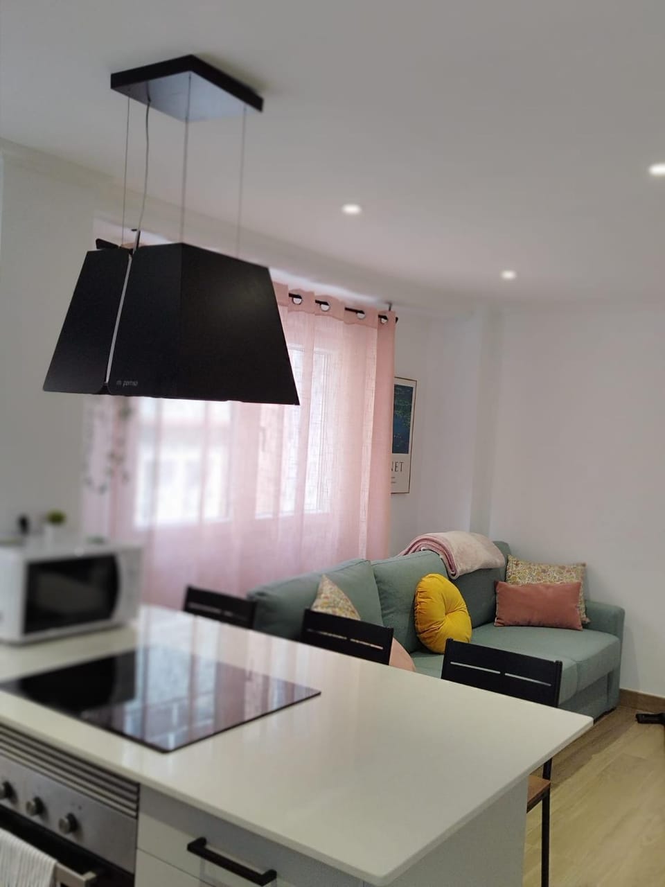 Kitchen or kitchenette, Seating area